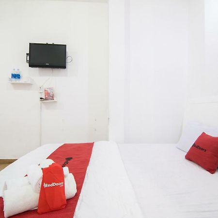 Reddoorz Plus Near Tan Dinh Market Cidade de Ho Chi Minh Exterior foto